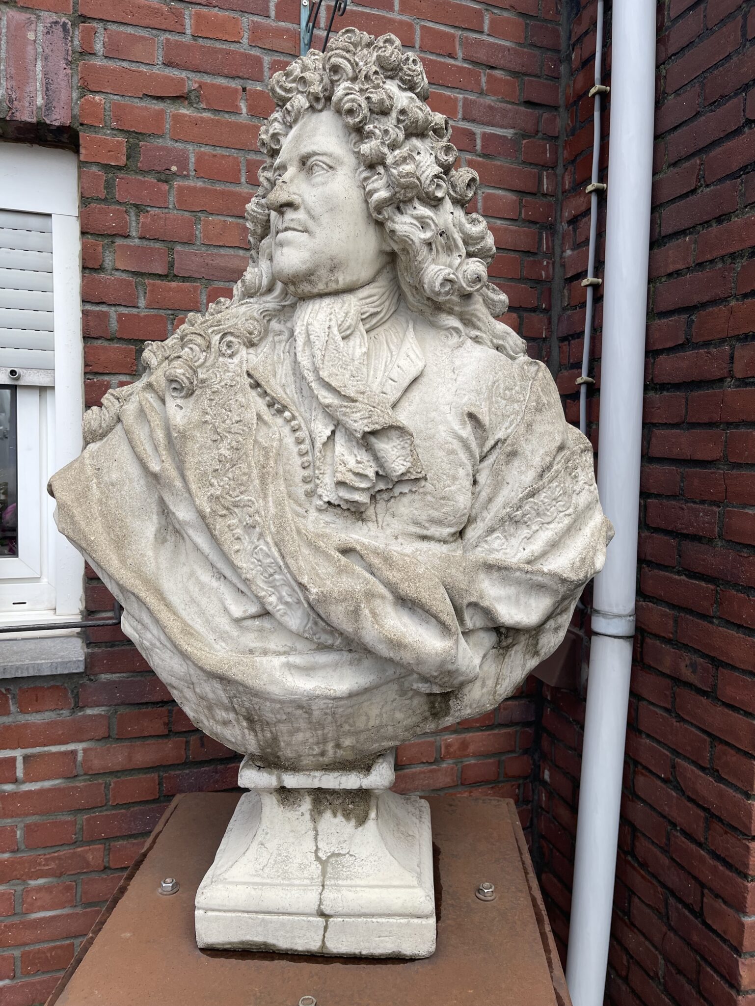 Figur auf Sockel - Image 3